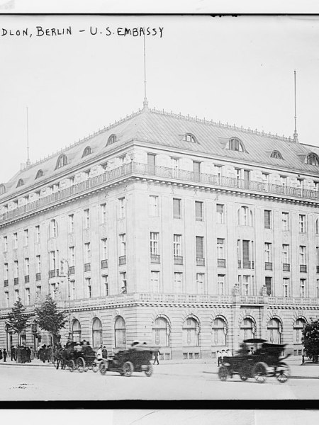 Elektropolis Coked to the Eyeballs: Berlin’s Modernist Identity&nbsp;Crisis